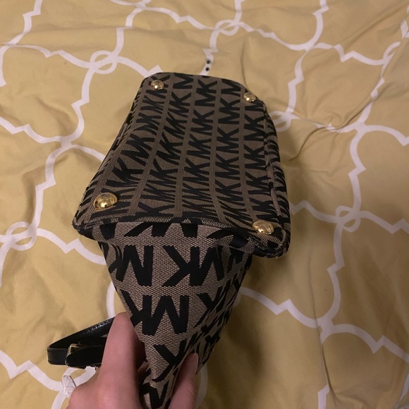 Michael Kors Jet Set Tote Bag - Picture 3 of 7